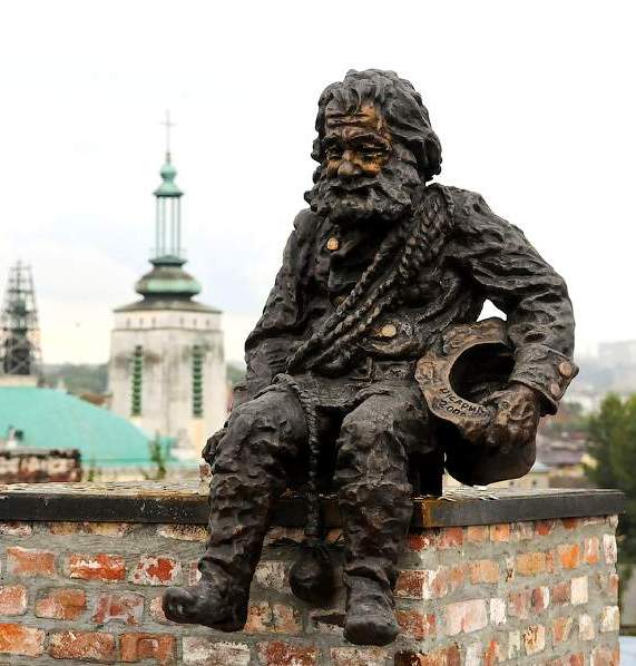 Львов Трубочист на крыше Львов Трубочист на крыше